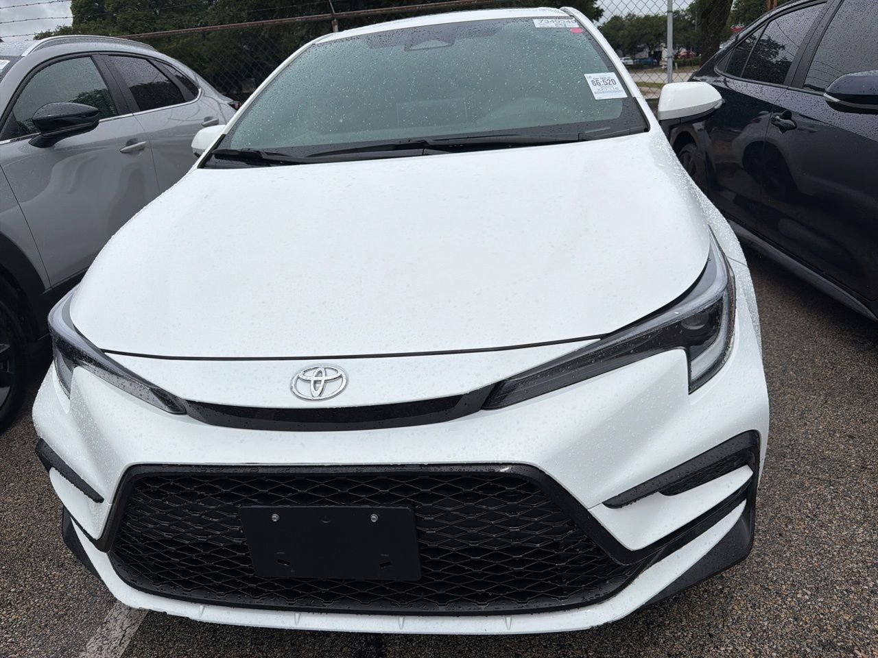 Used 2025 Toyota Corolla SE w/ SE Premium Package FWD image 2