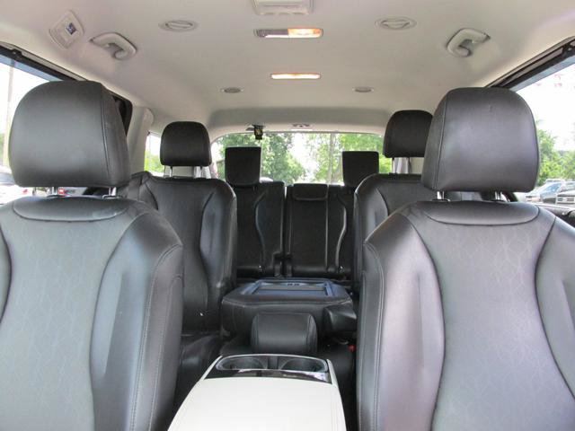 Used 2024 Kia Carnival EX FWD image 11