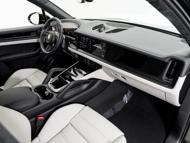 New 2026 Porsche Cayenne GTS image 24