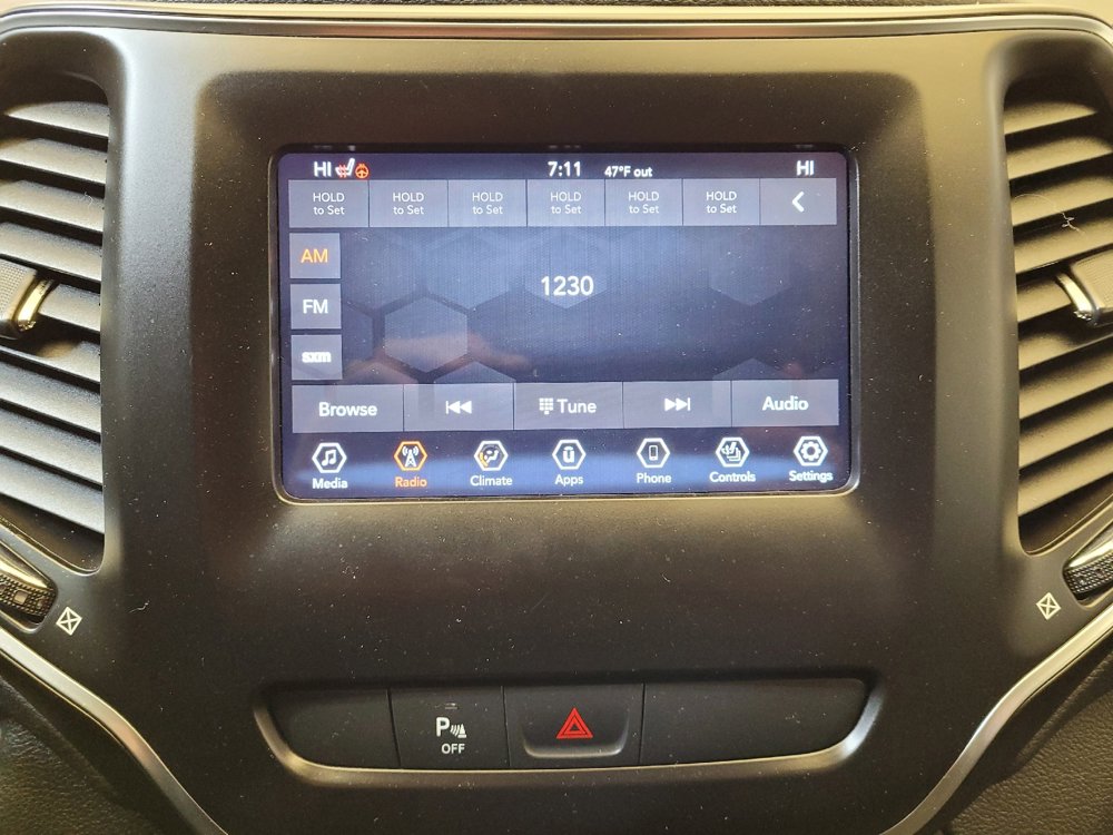 Used 2020 Jeep Cherokee Altitude image 25