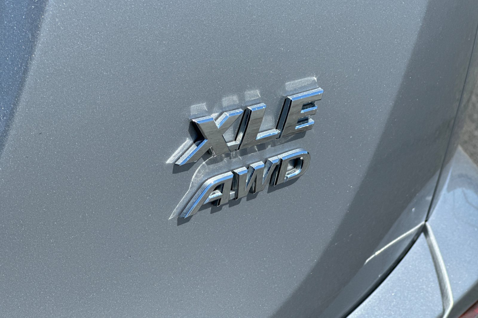Used 2018 Toyota RAV4 XLE AWD/4WD image 26