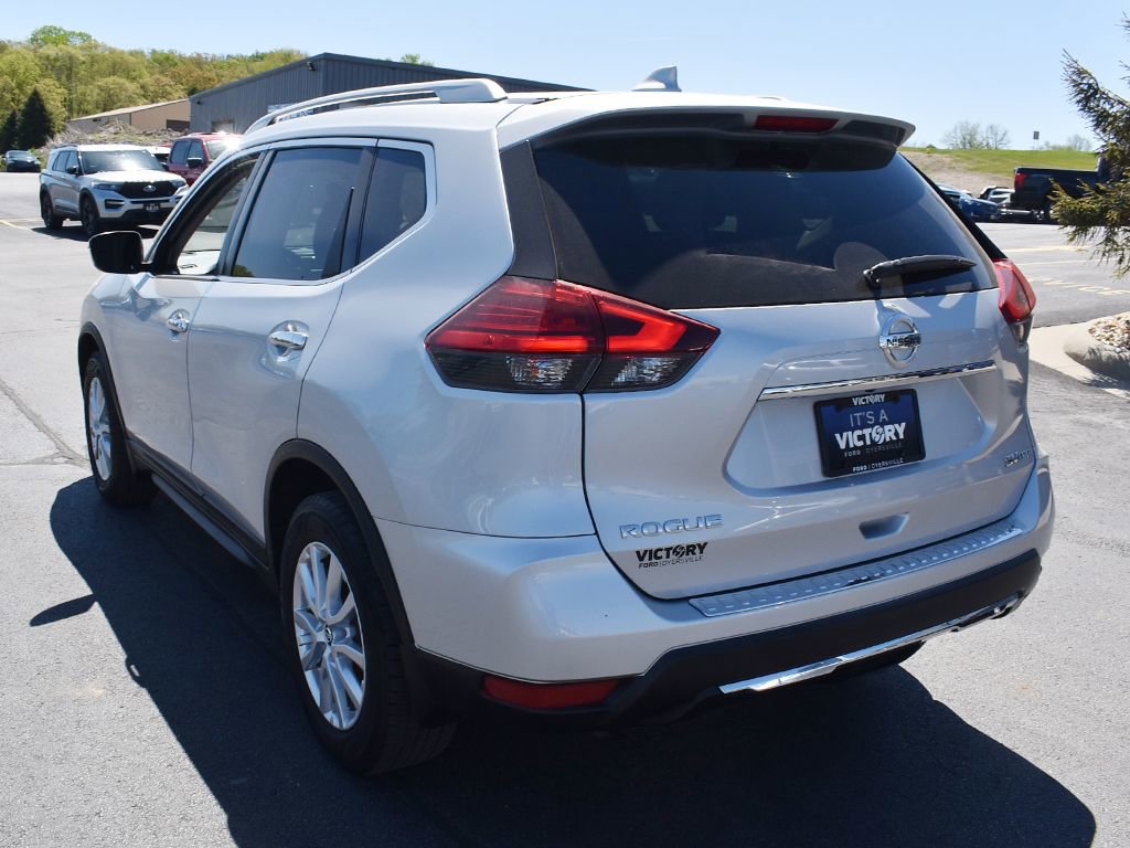 Used 2017 Nissan Rogue SV AWD/4WD image 3
