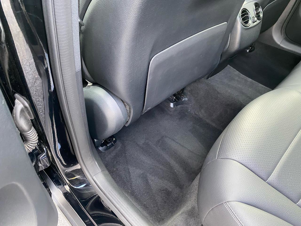 Used 2019 Mercedes-Benz GLC 300 4MATIC w/ Premium Package image 25