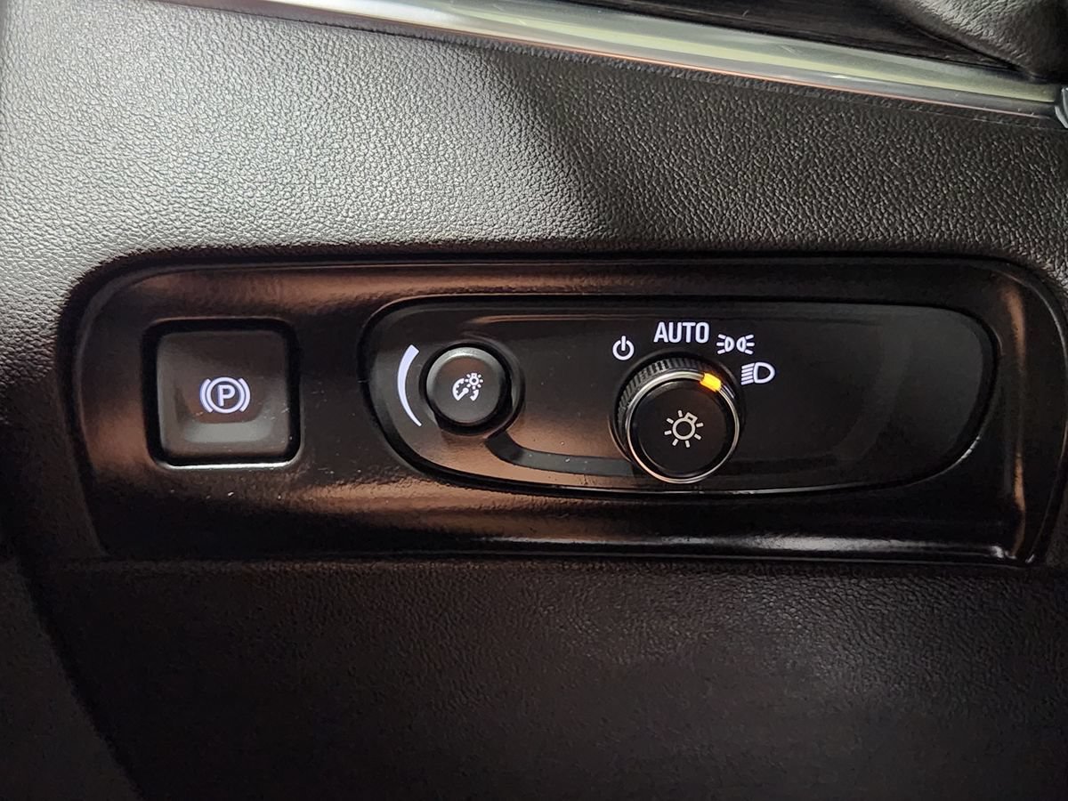 Used 2019 Buick Enclave Avenir w/ Avenir Technology Package FWD image 42