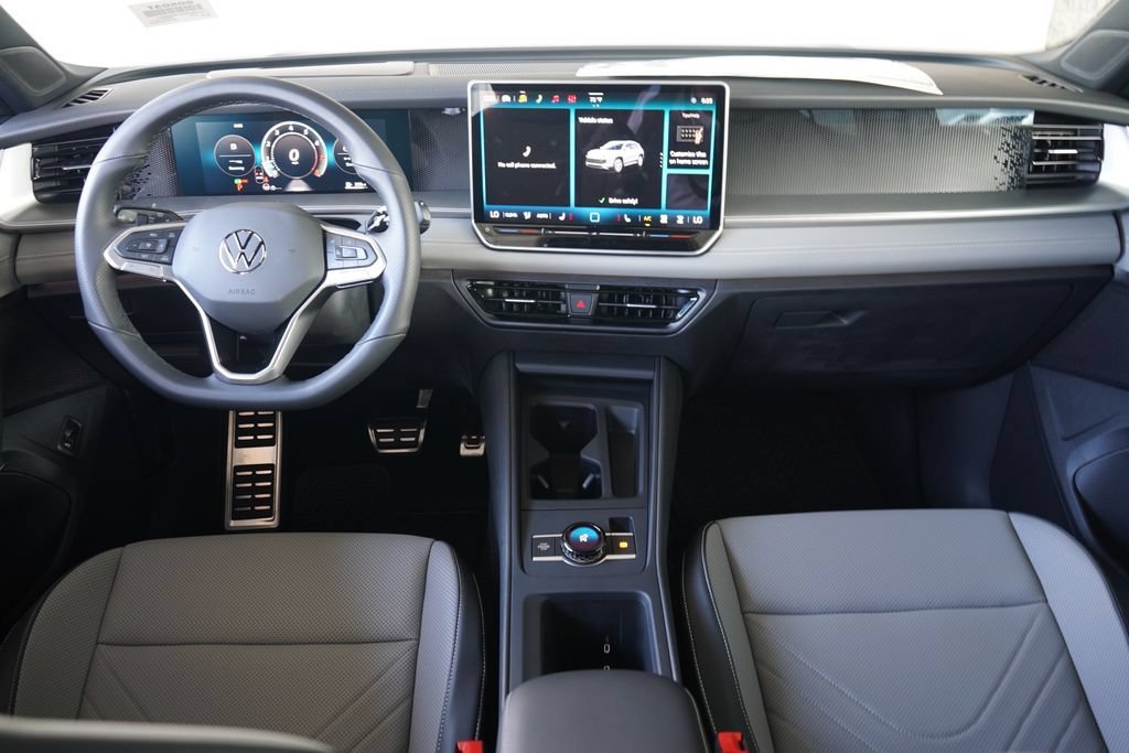 New 2026 Volkswagen Tiguan SE R-Line FWD image 10