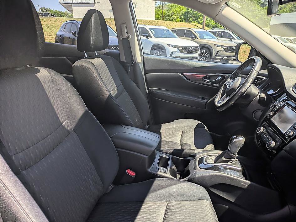 Used 2017 Nissan Rogue SV w/ SV Premium Package FWD image 28