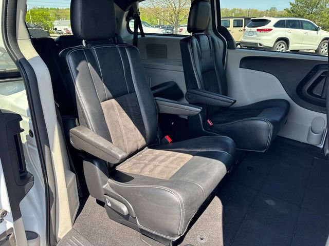 Used 2020 Dodge Grand Caravan SXT FWD image 23