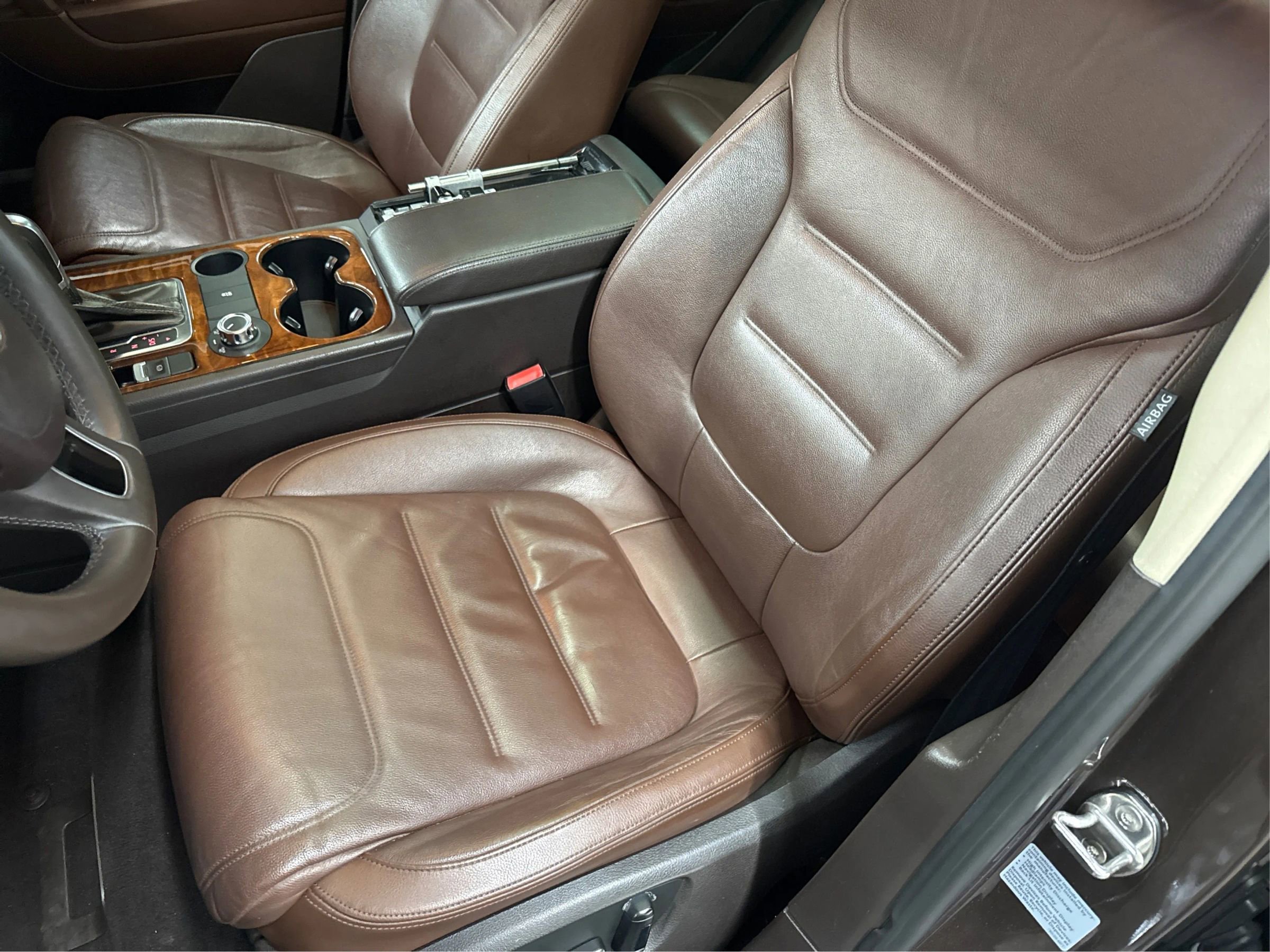 Used 2013 Volkswagen Touareg TDI image 30