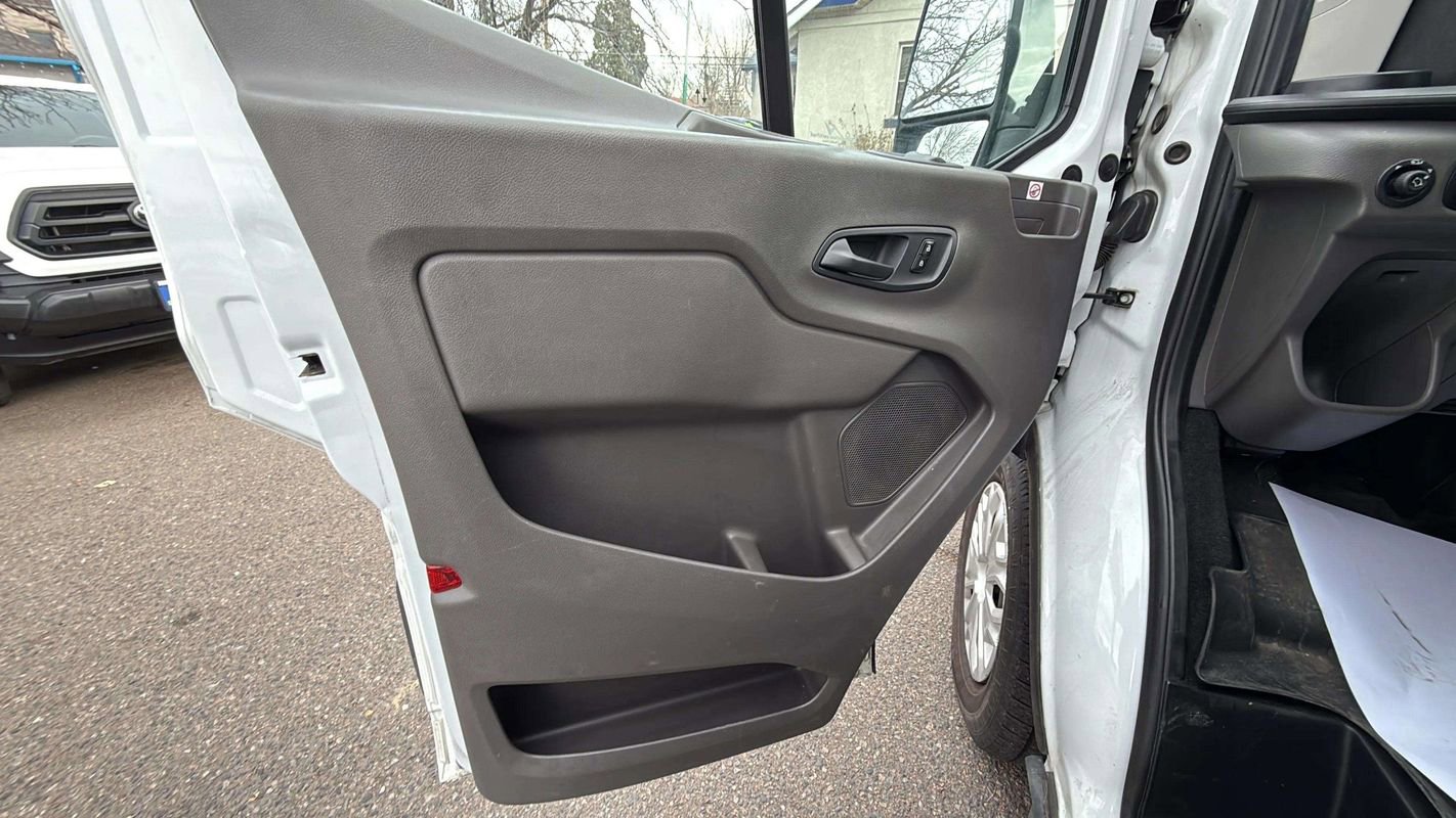 Used 2020 Ford Transit 350 XLT image 17