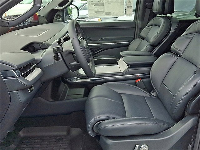 New 2025 Lincoln Navigator L Reserve w/ Jet Appearance Package image 8