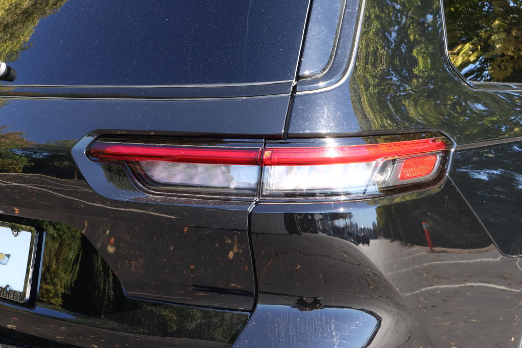 Used 2023 Jeep Grand Cherokee L Laredo AWD/4WD image 9