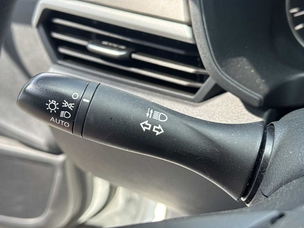 Used 2025 Nissan Altima 2.5 SV FWD image 37