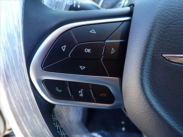 New 2025 Chrysler Pacifica Select FWD image 17