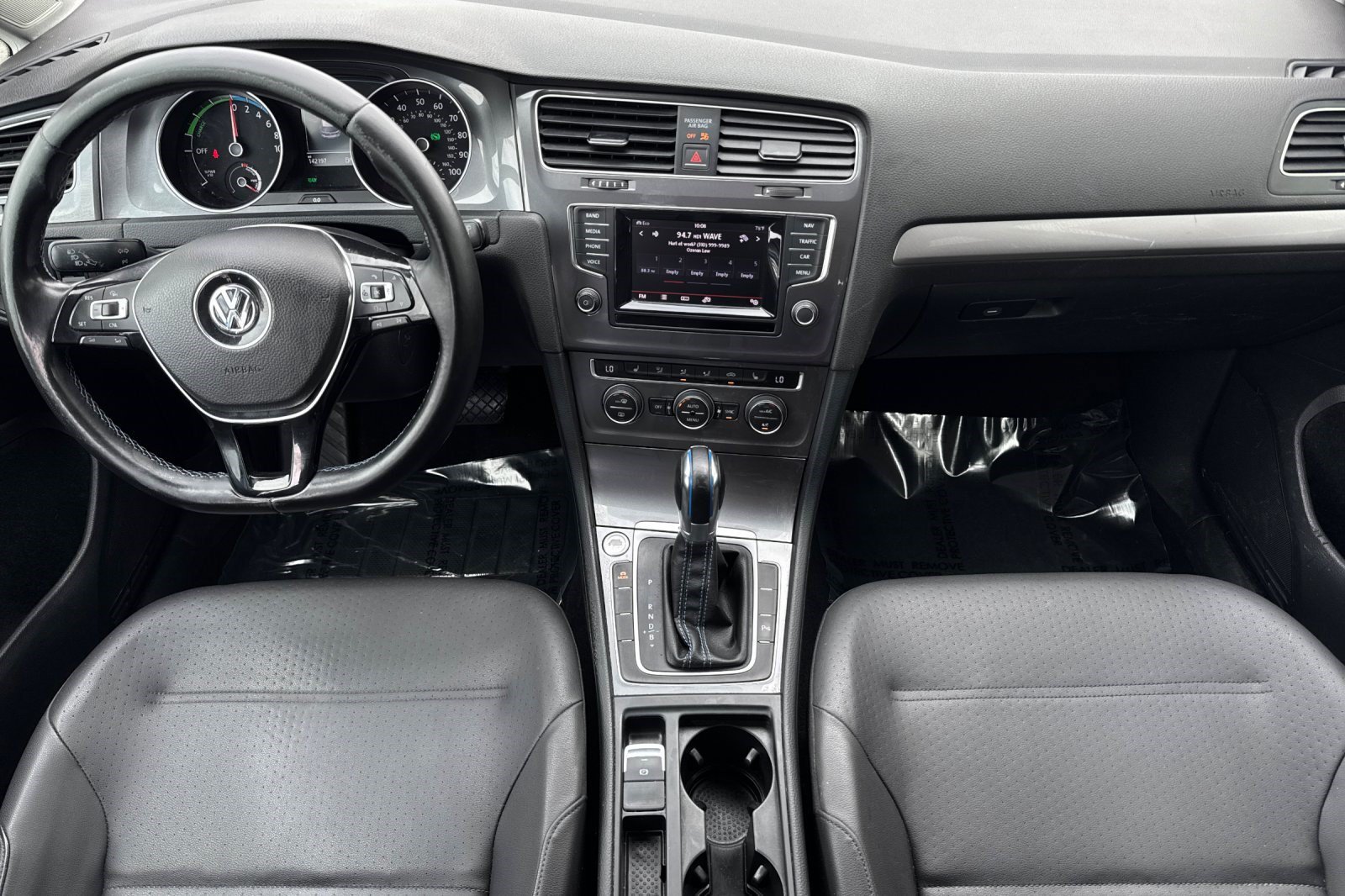 Used 2015 Volkswagen e-Golf SEL Premium FWD image 16