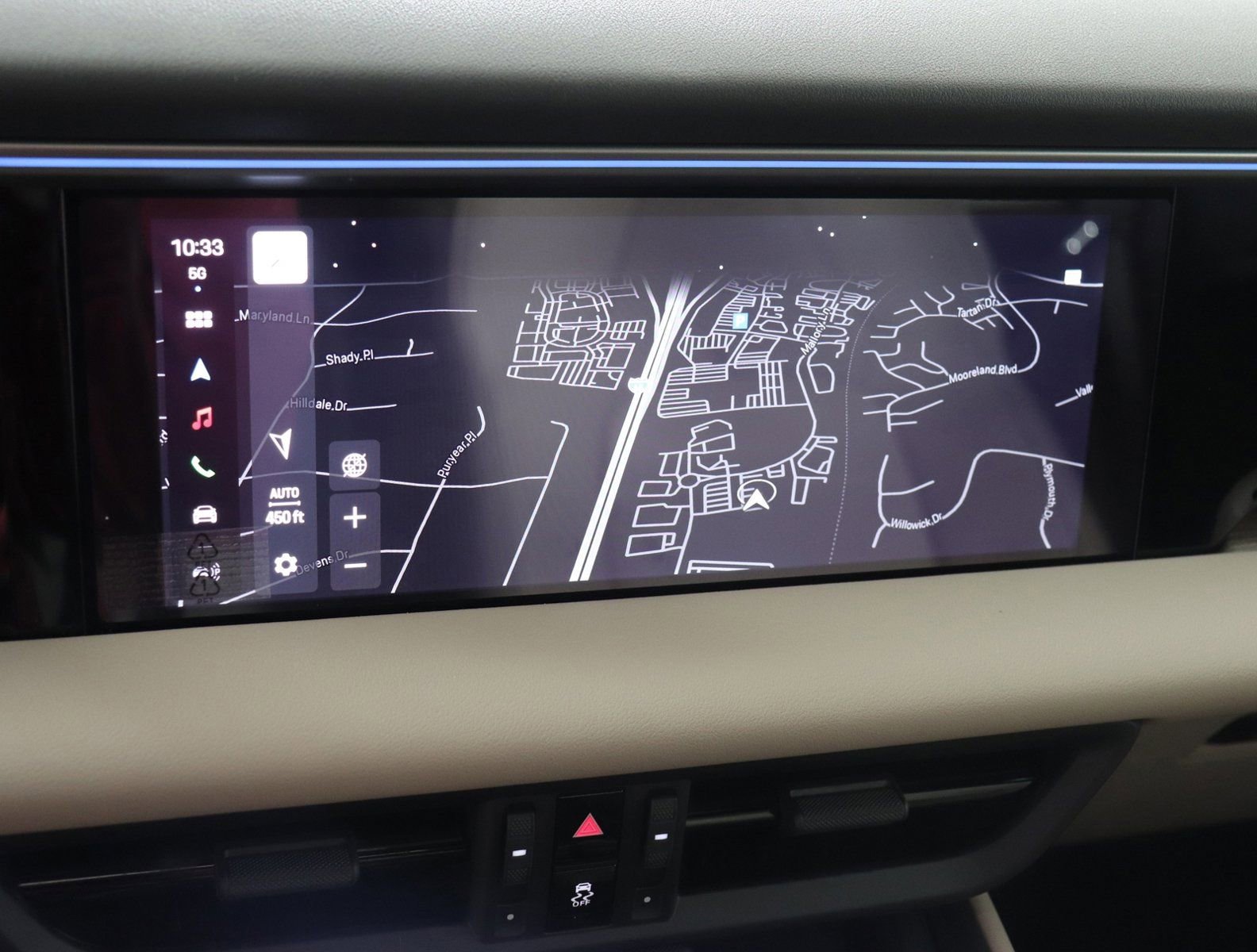 Certified 2025 Porsche Macan Electric RWD image 28