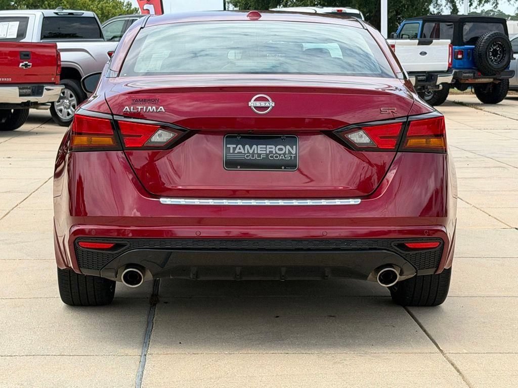 Used 2023 Nissan Altima 2.5 SR w/ SR Premium Package FWD image 3