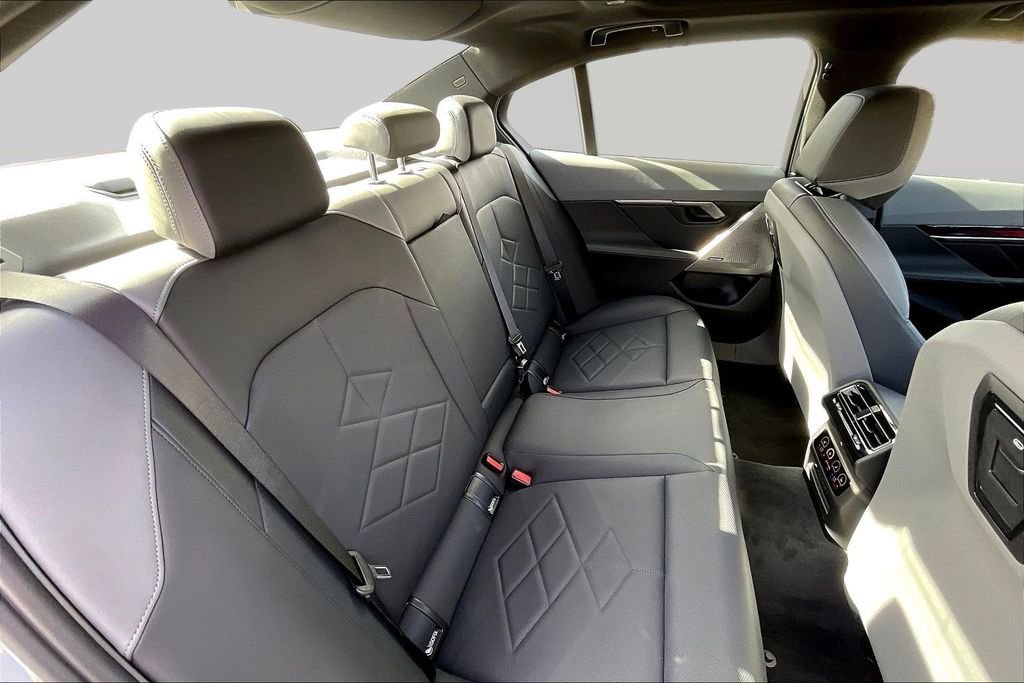 New 2026 BMW 550e xDrive AWD/4WD image 25