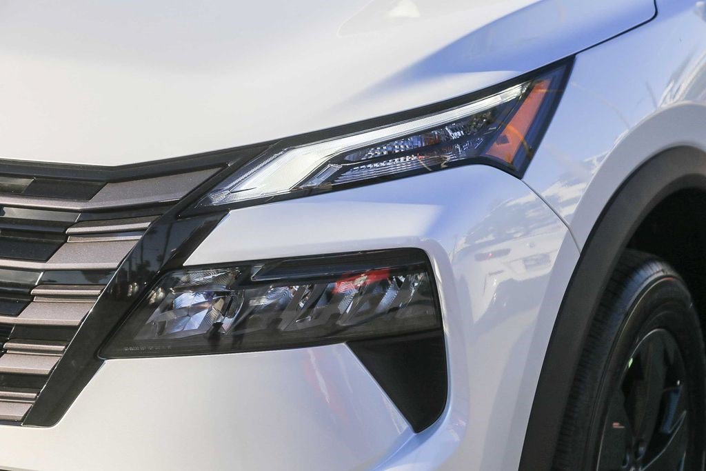 New 2026 Nissan Rogue SV FWD image 4