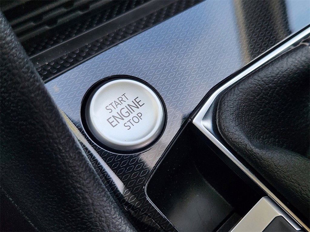 New 2025 Volkswagen Taos SEL image 15