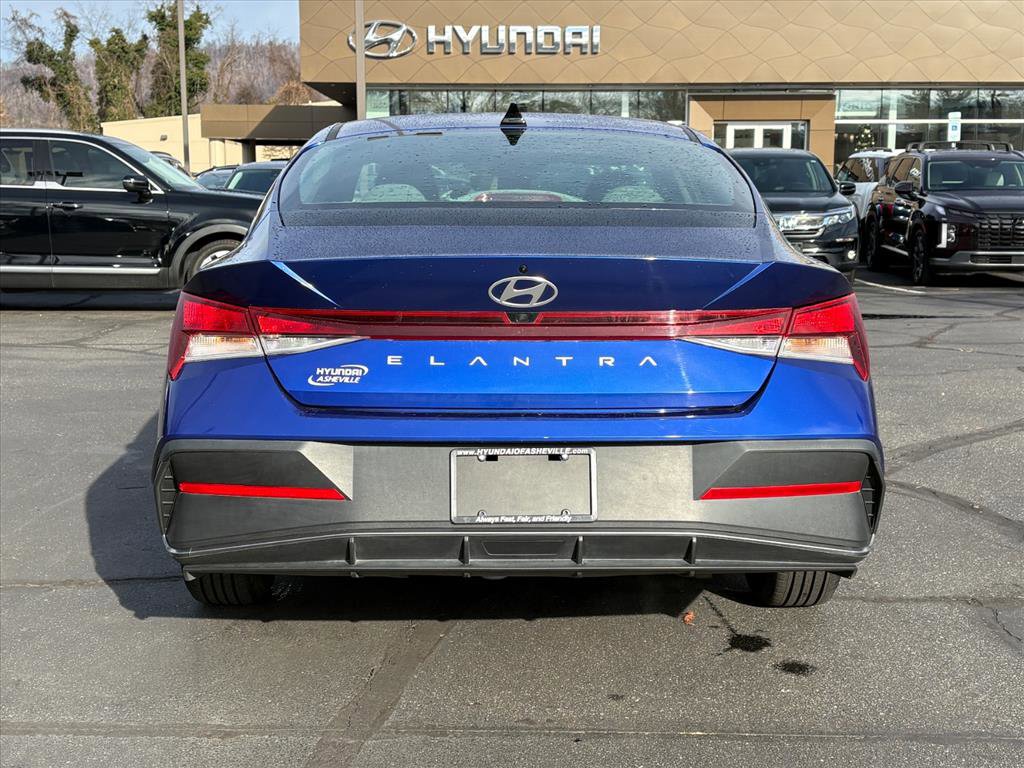 Certified 2024 Hyundai Elantra SEL image 4
