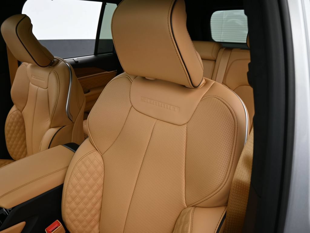 New 2025 Jeep Grand Cherokee Summit AWD/4WD image 17