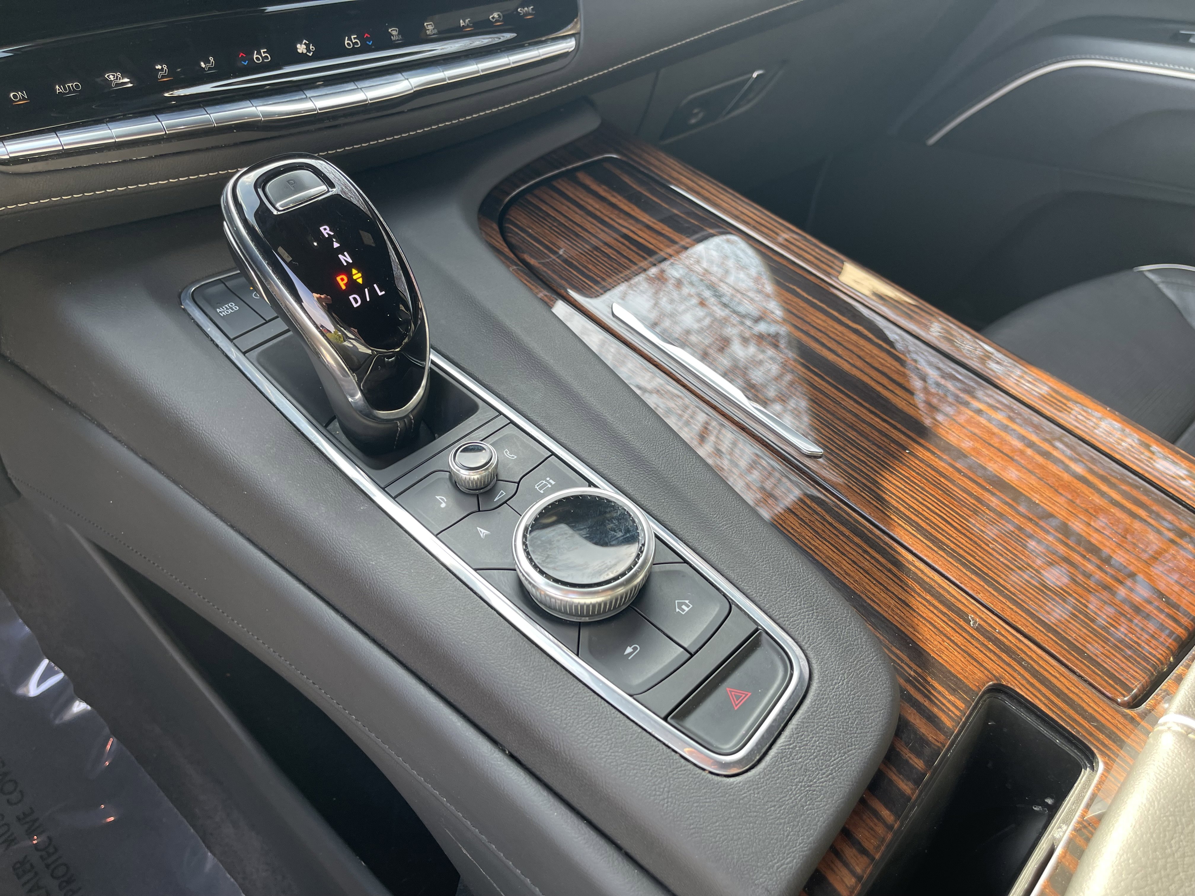 Used 2023 Cadillac Escalade Premium Luxury AWD/4WD image 12
