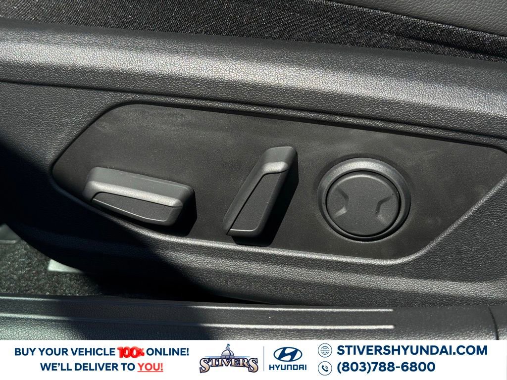 Certified 2025 Hyundai Elantra Limited image 30