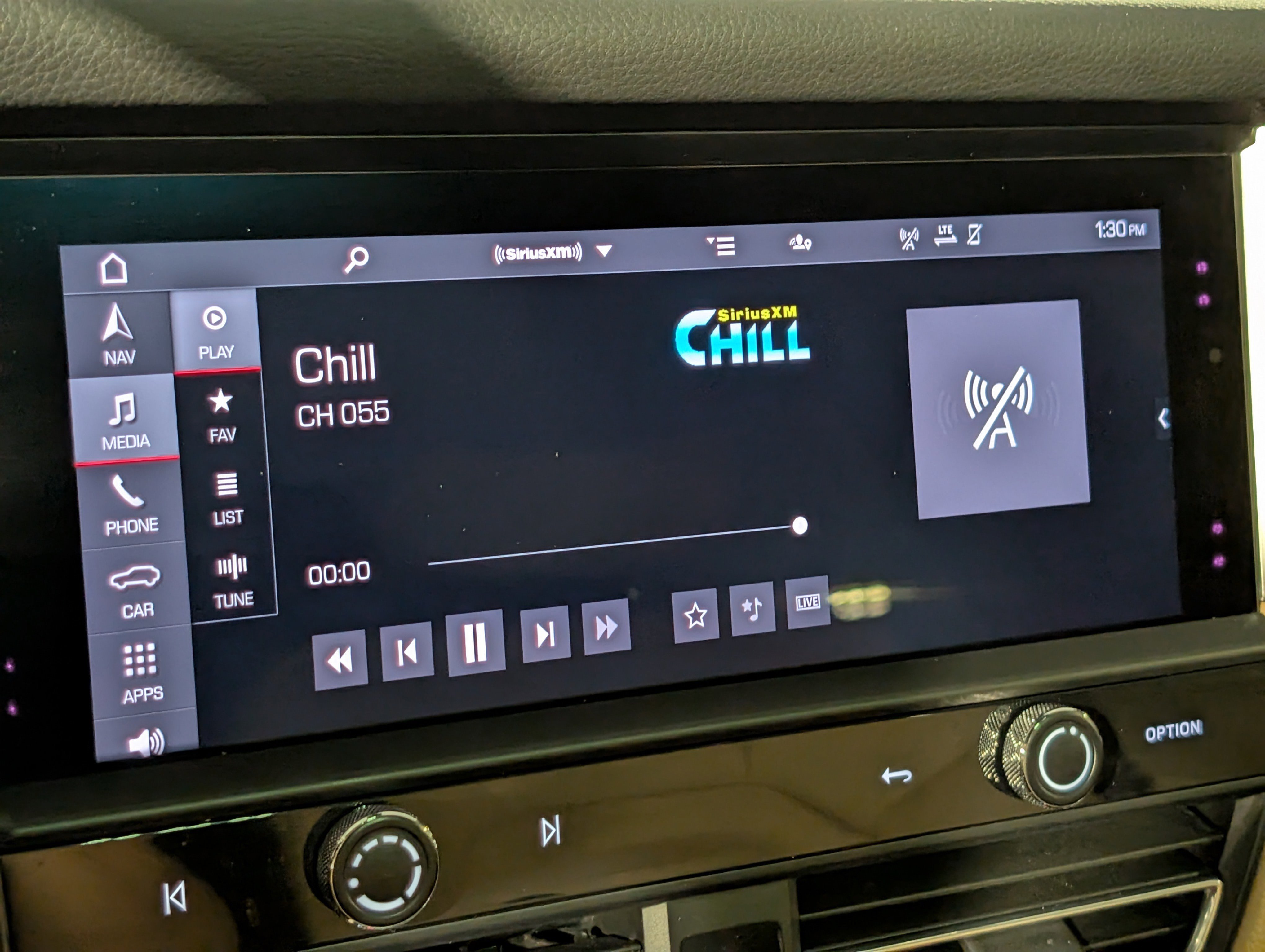 Certified 2023 Porsche Macan image 32