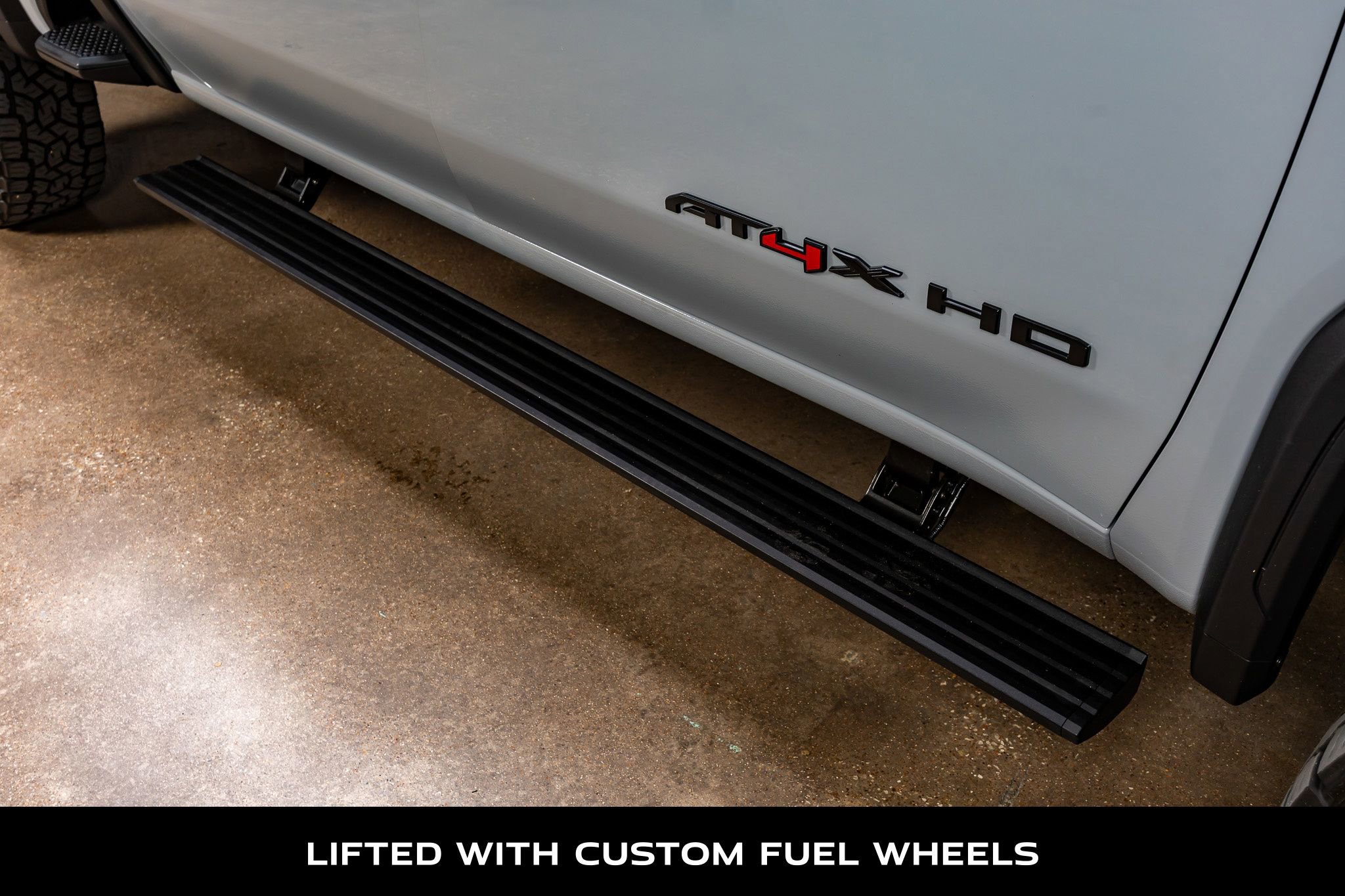 Used 2025 GMC Sierra 2500 AT4X image 12