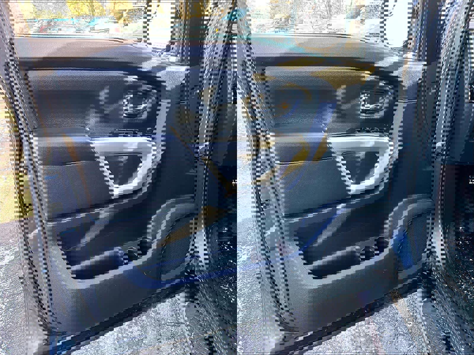 Used 2019 Nissan Titan SV w/ SV Convenience Package image 9