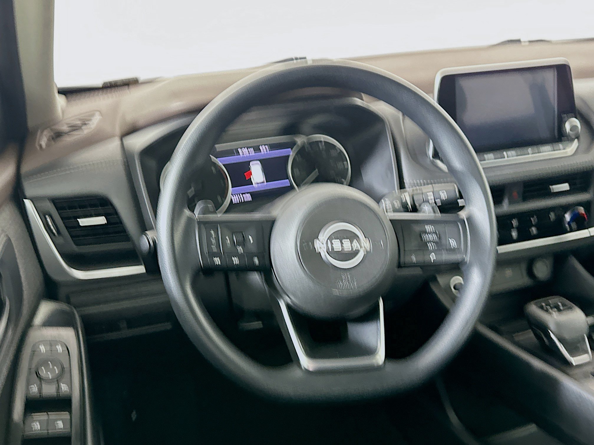 Used 2023 Nissan Rogue S AWD/4WD image 18