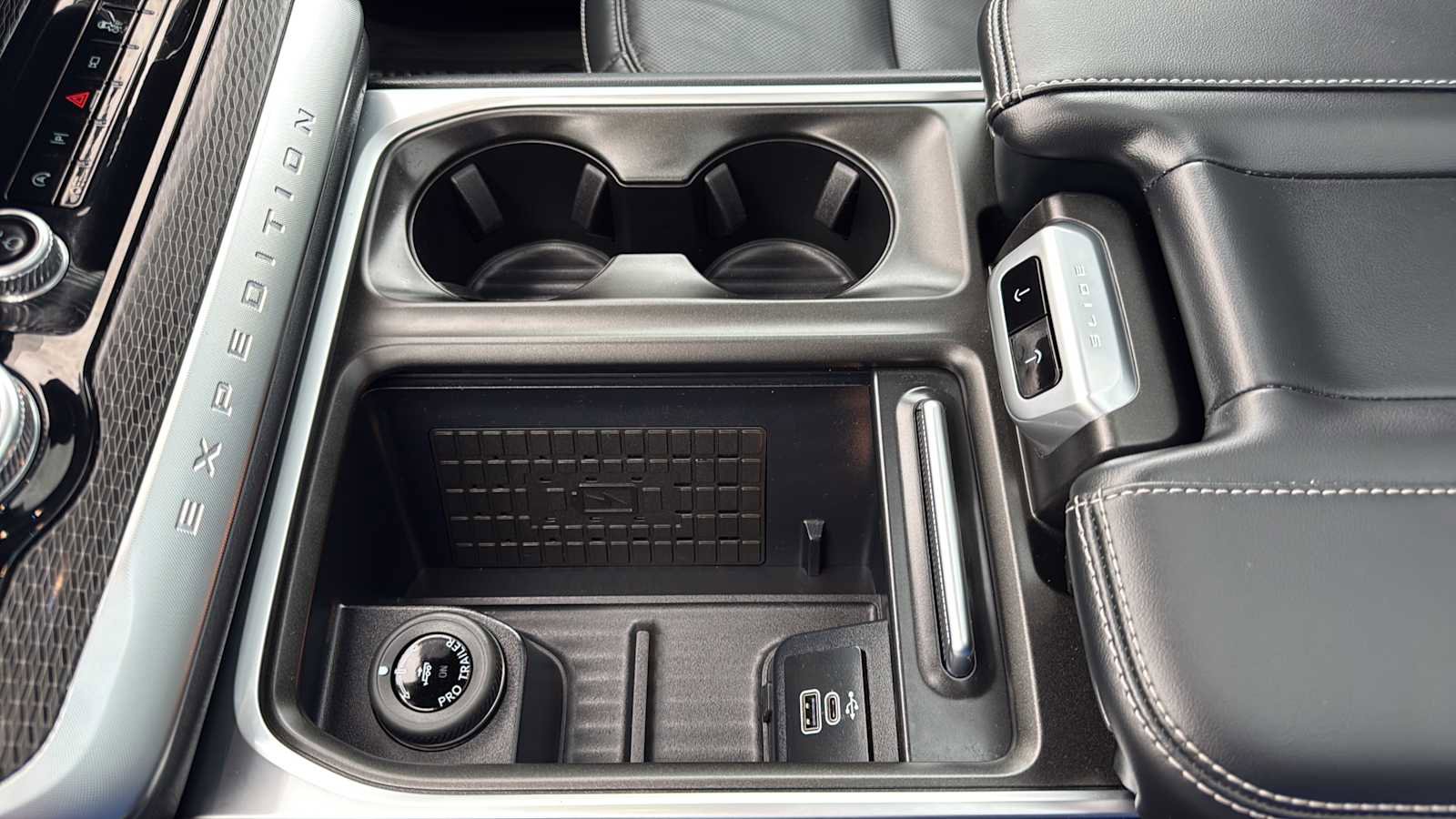 Used 2025 Ford Expedition Platinum w/ Stealth Performance Package image 18