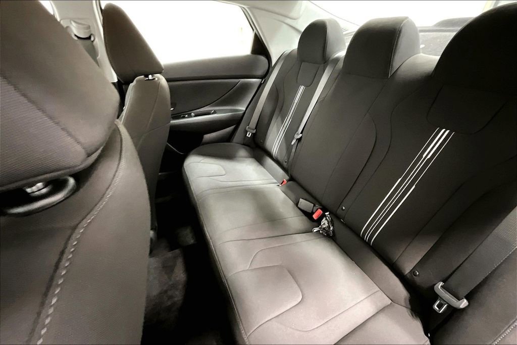 Used 2026 Hyundai Elantra Hybrid FWD image 30