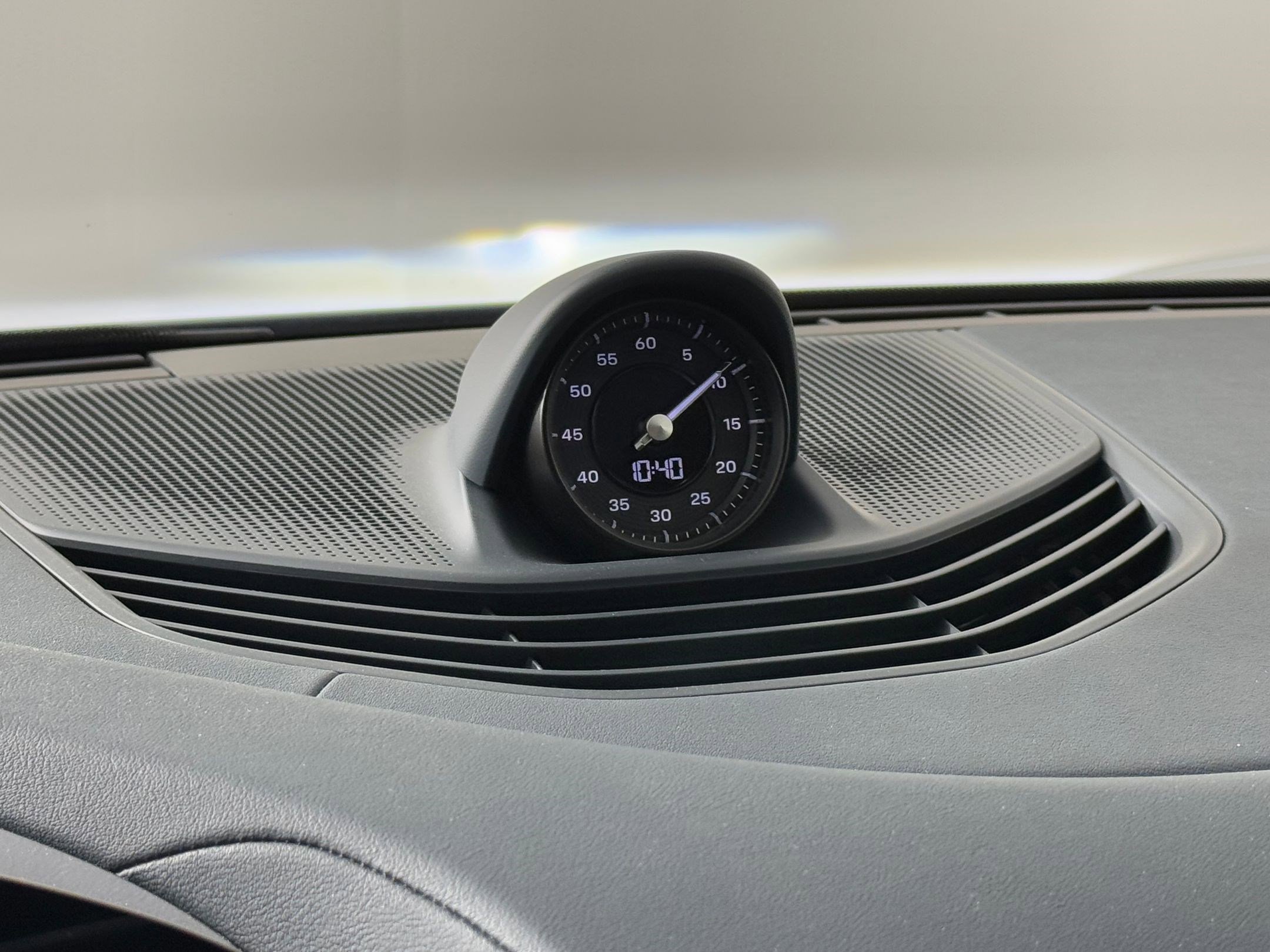 Used 2022 Porsche Taycan image 24