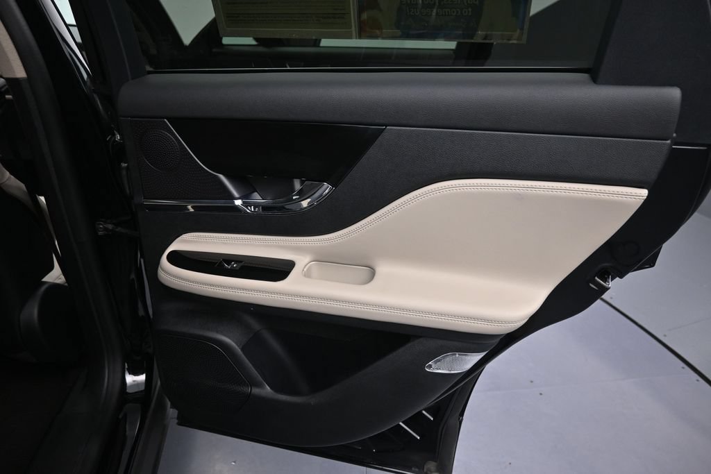 Used 2025 Lincoln Corsair AWD image 21