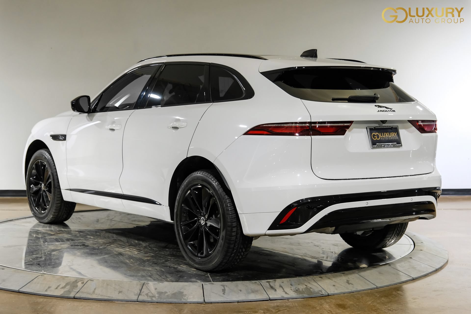 Used 2024 Jaguar F-PACE R-Dynamic S AWD/4WD image 12