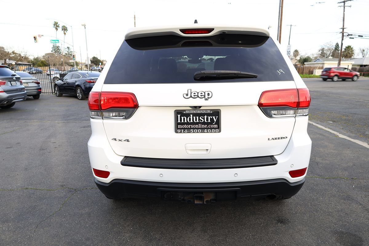 Used 2017 Jeep Grand Cherokee Laredo w/ Quick Order Package 23E AWD/4WD image 5