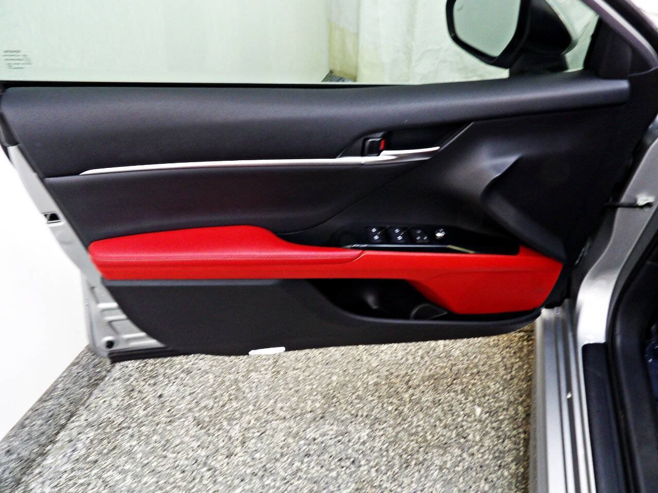 Used 2020 Toyota Camry XSE FWD image 7
