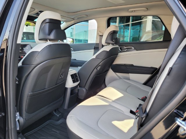 New 2026 Kia Sportage EX w/ EX Panorama Roof Package FWD image 7