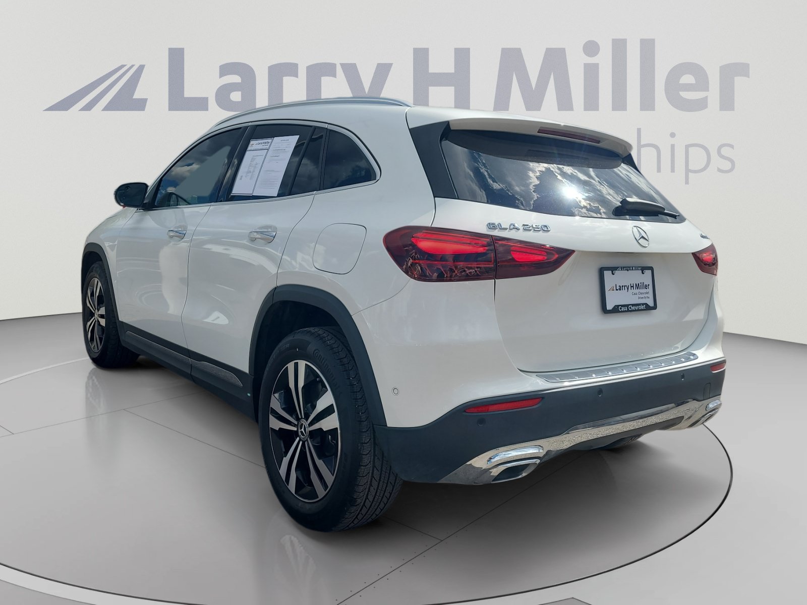 Used 2025 Mercedes-Benz GLA 250 4MATIC image 3