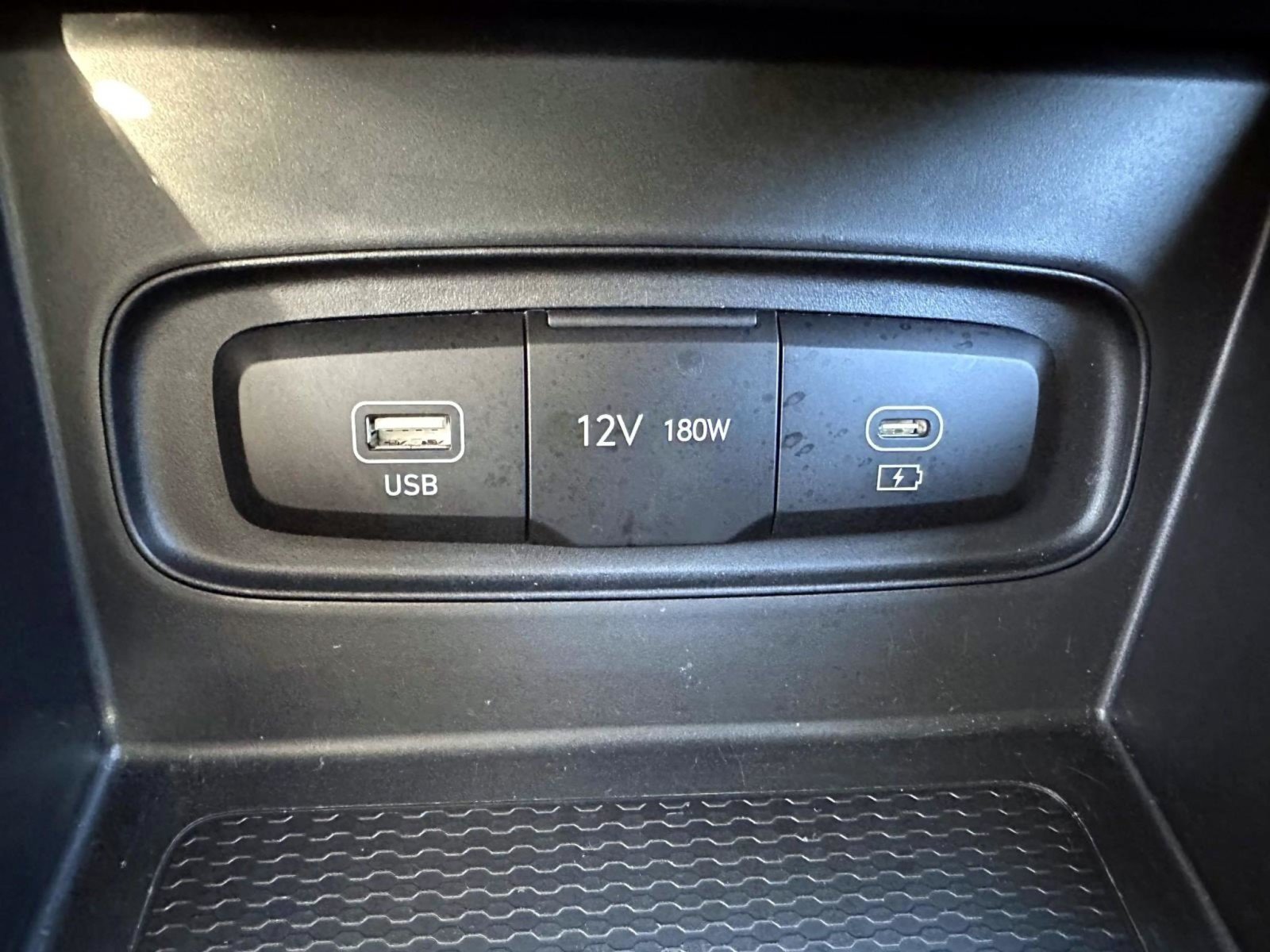 Used 2025 Hyundai Venue SE FWD image 23