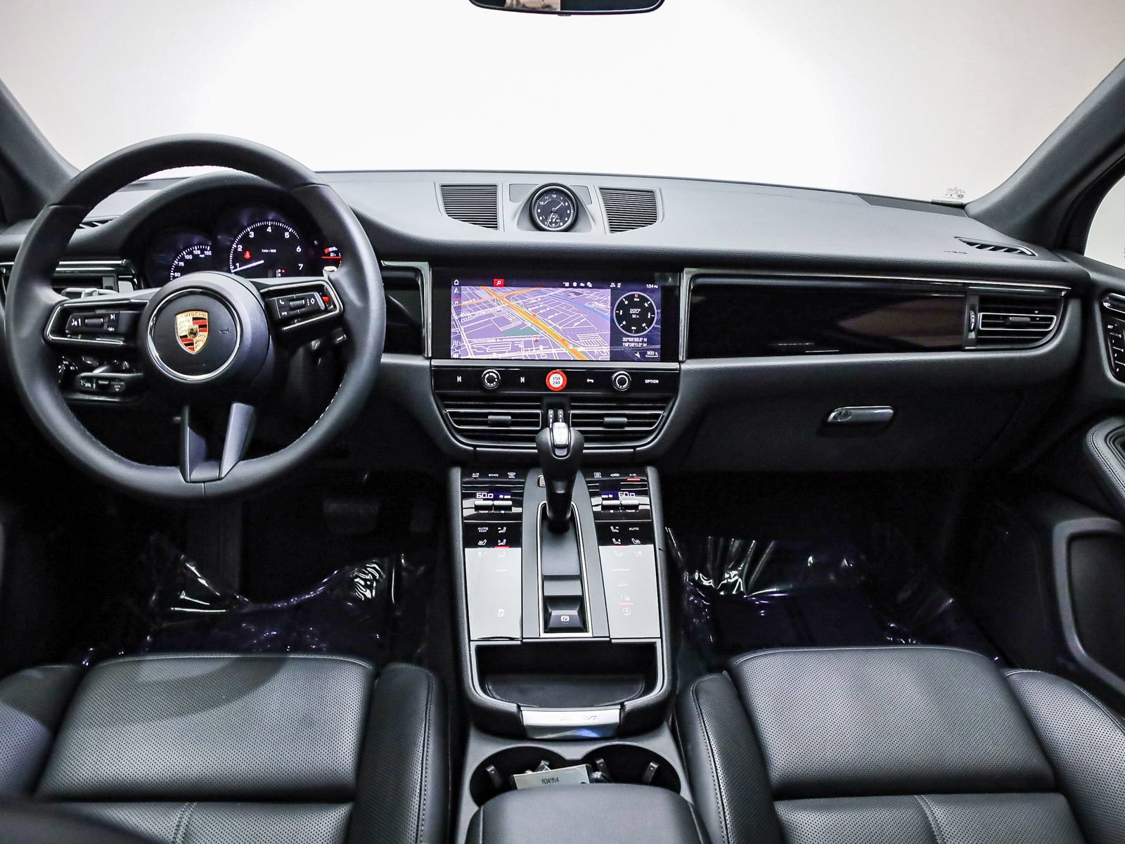Certified 2026 Porsche Macan AWD/4WD image 13