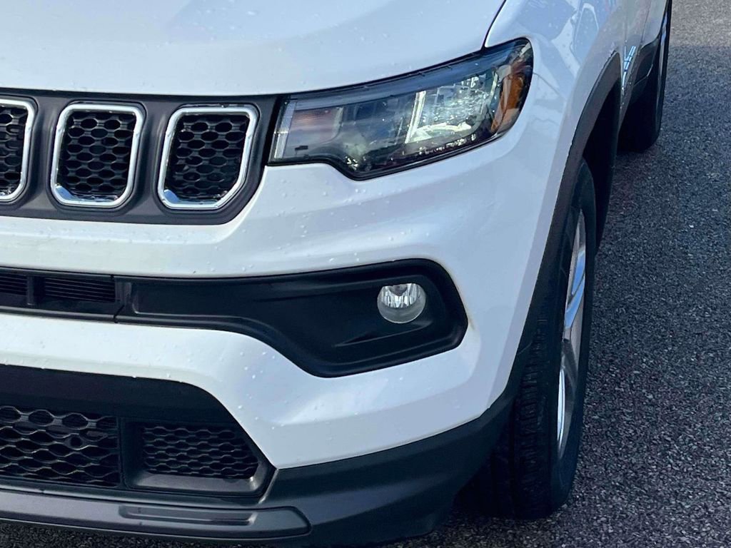 Used 2024 Jeep Compass Latitude AWD/4WD image 32