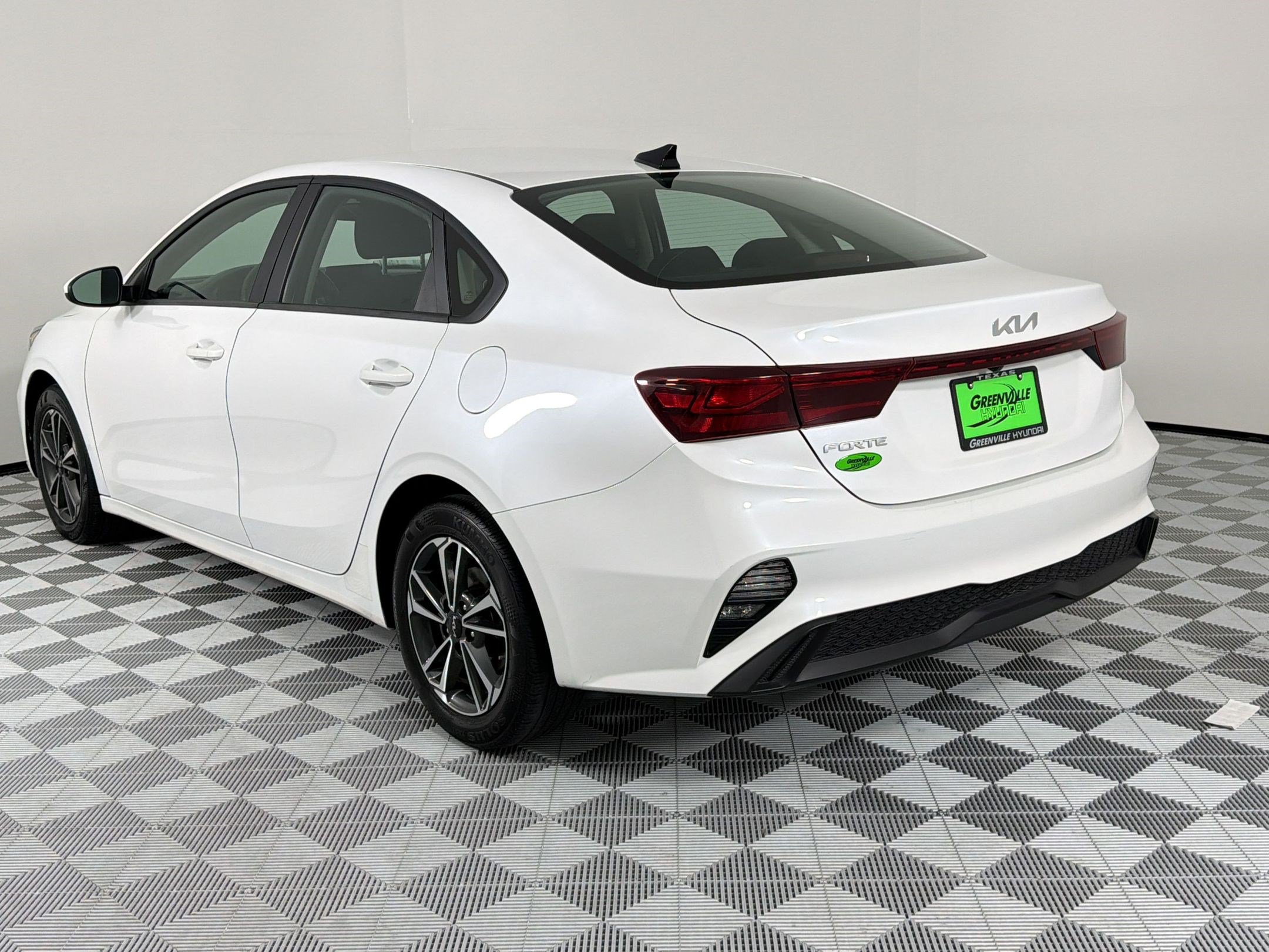 Used 2024 Kia Forte LXS FWD image 3