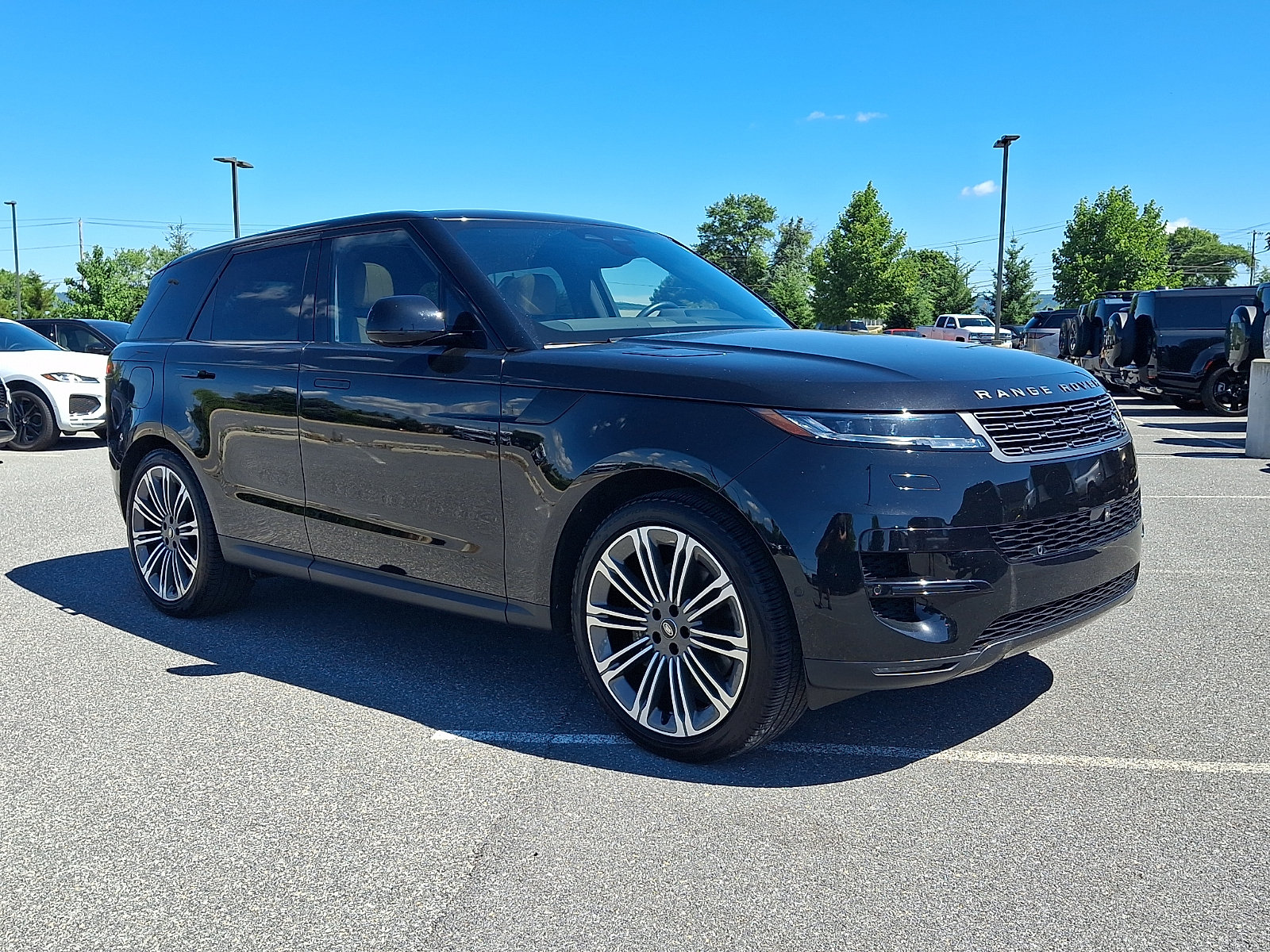 Used 2024 Land Rover Range Rover Sport SE AWD/4WD image 6