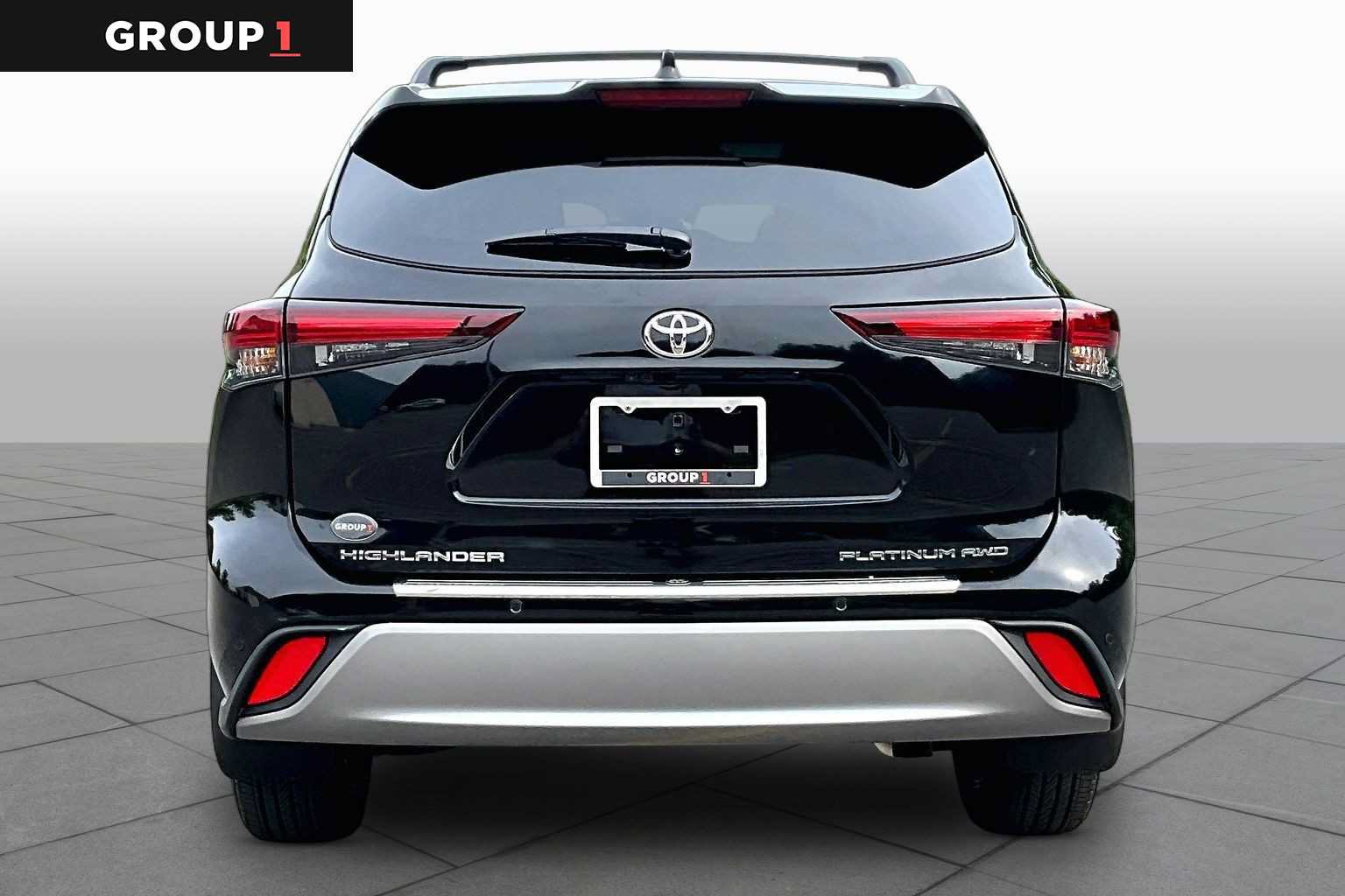 Certified 2025 Toyota Highlander Platinum AWD/4WD image 5