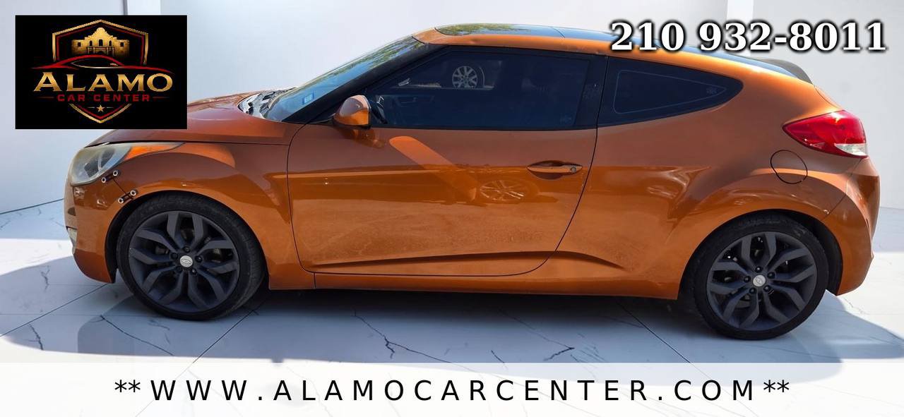 Used 2013 Hyundai Veloster w/ Style Pkg FWD image 2