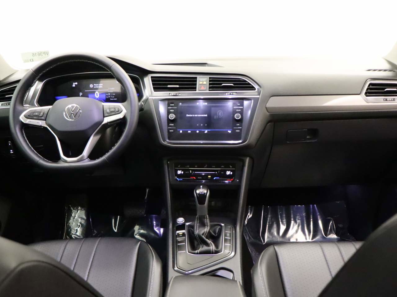 Certified 2023 Volkswagen Tiguan SE image 14