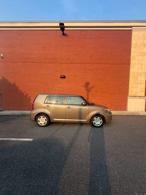 Used 2014 Scion xB FWD image 2