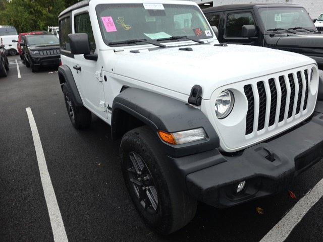 Used 2024 Jeep Wrangler Sport AWD/4WD image 3